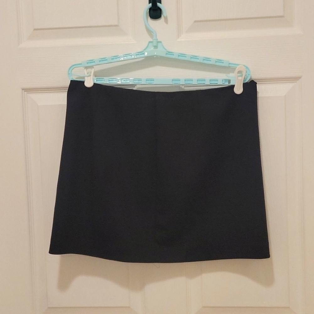 Tahari black skirt size 14